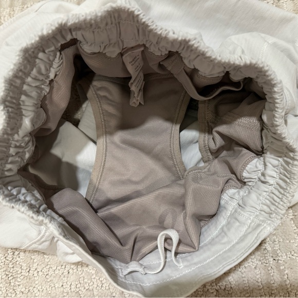 Lululemon Hotty Hot Shorts size 0 WITH BAG - Picture 4 of 16